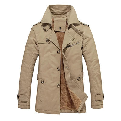 Elegante trench coat imbottito" can be rewritten as "Stylish Padded Trench Coat.