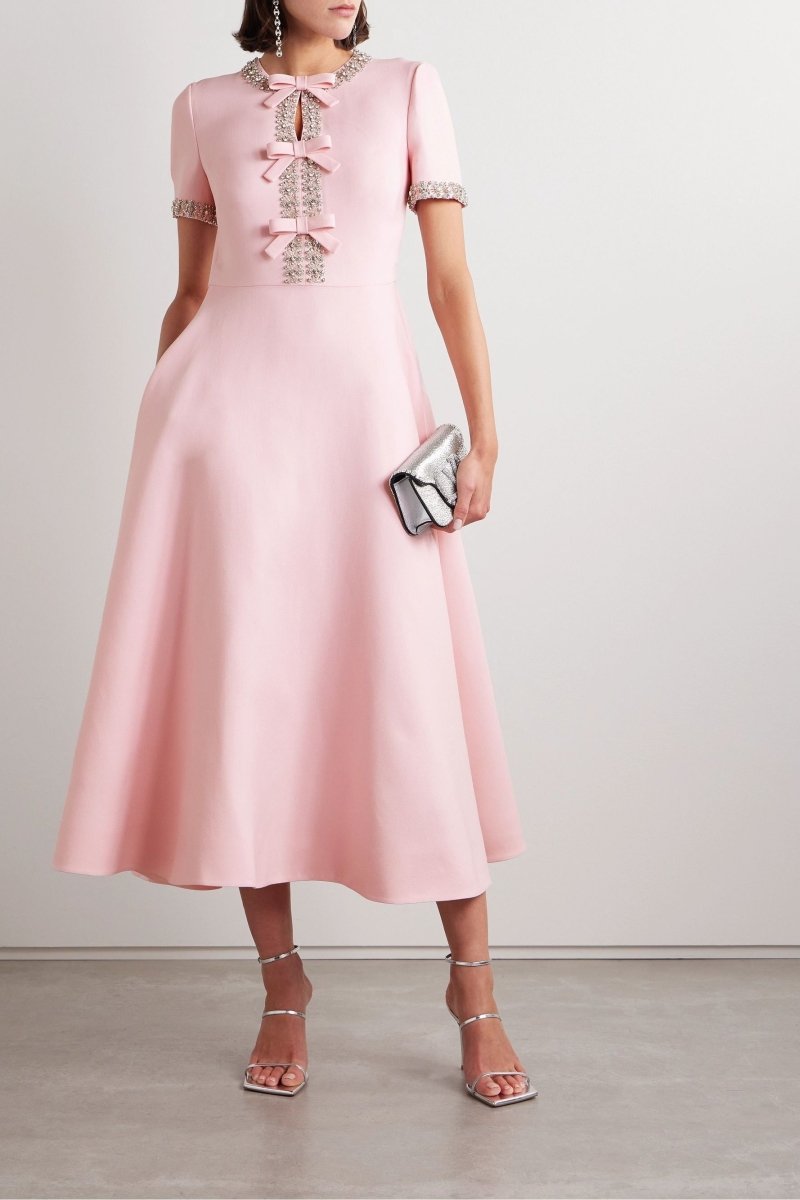 Abito midi rosa Zoe con fiocco decorato da cristalli